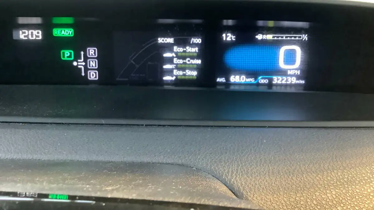 2017-toyota-prius-18-vvt-i-business-edition-plus-15in-wheeltemp-spare-big-7