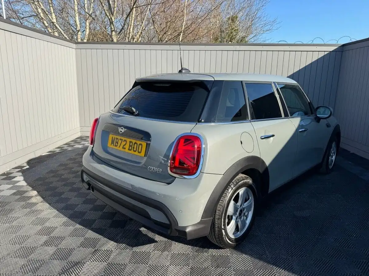 2022-mini-cooper-15-cooper-classic-premium-hatchback-5d-auto-big-9