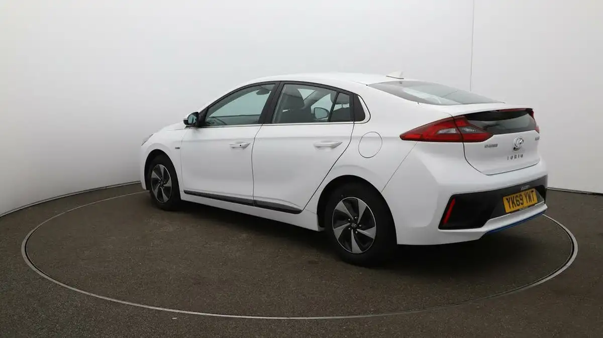 2019-hyundai-ioniq-16-gdi-premium-se-hybrid-big-5