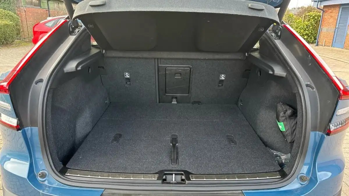 2022-volvo-c40-e-twin-recharge-pro-big-16