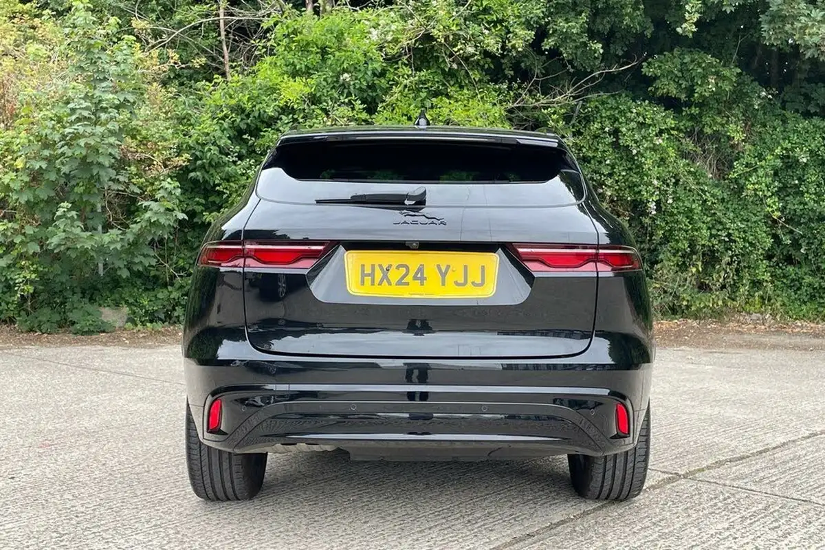 2024-jaguar-f-pace-20-d200-r-dynamic-hse-black-big-7