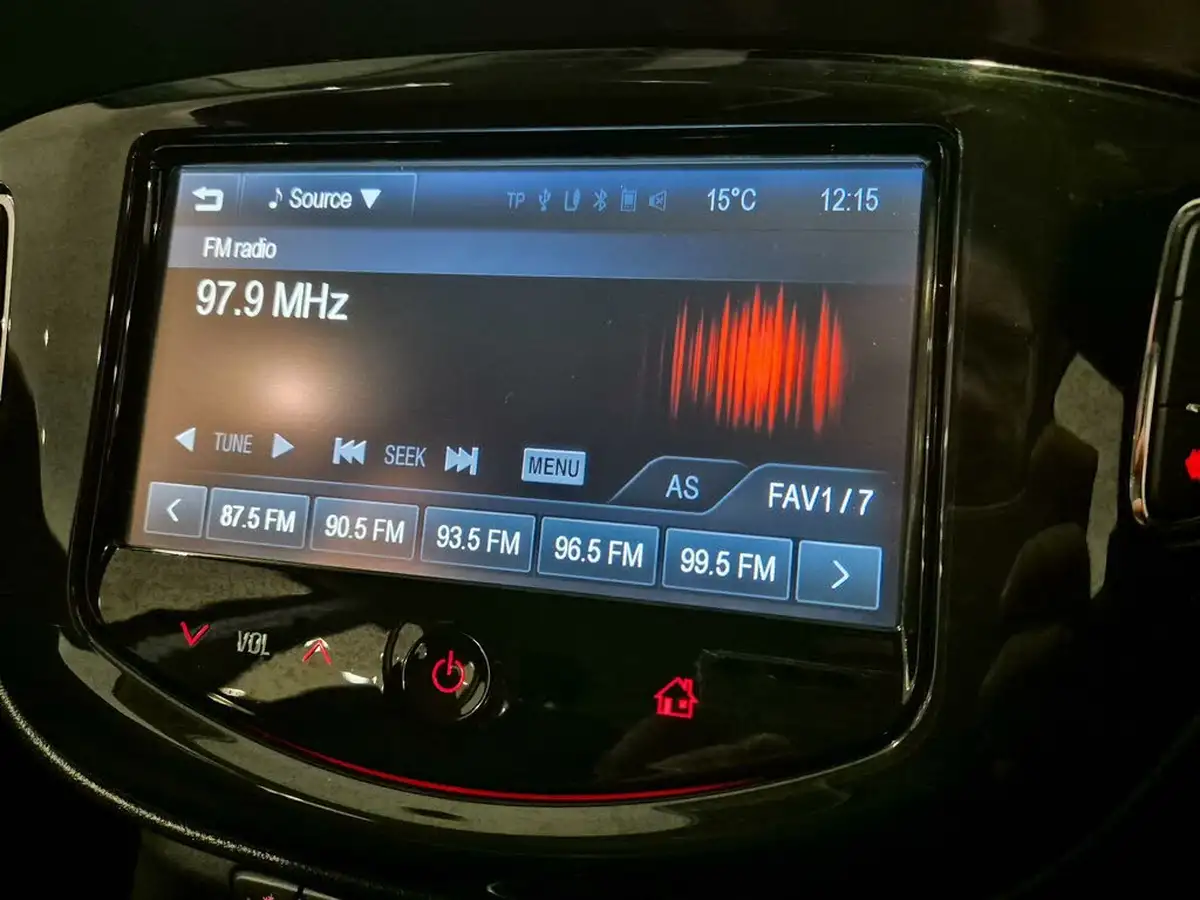 2015-vauxhall-corsa-14-excite-ac-90ps-ecoflex-5d-1398cc-big-32