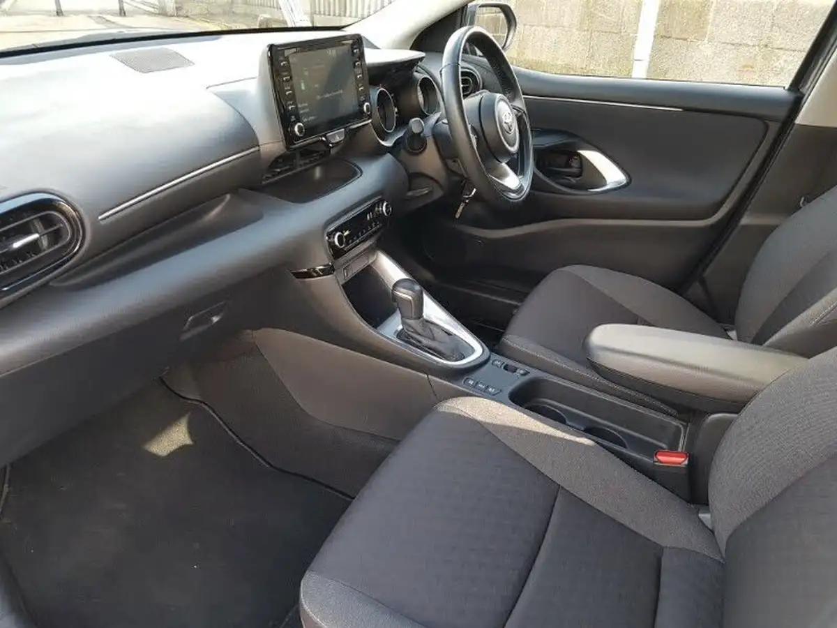 2022-toyota-yaris-15-vvt-i-design-big-4