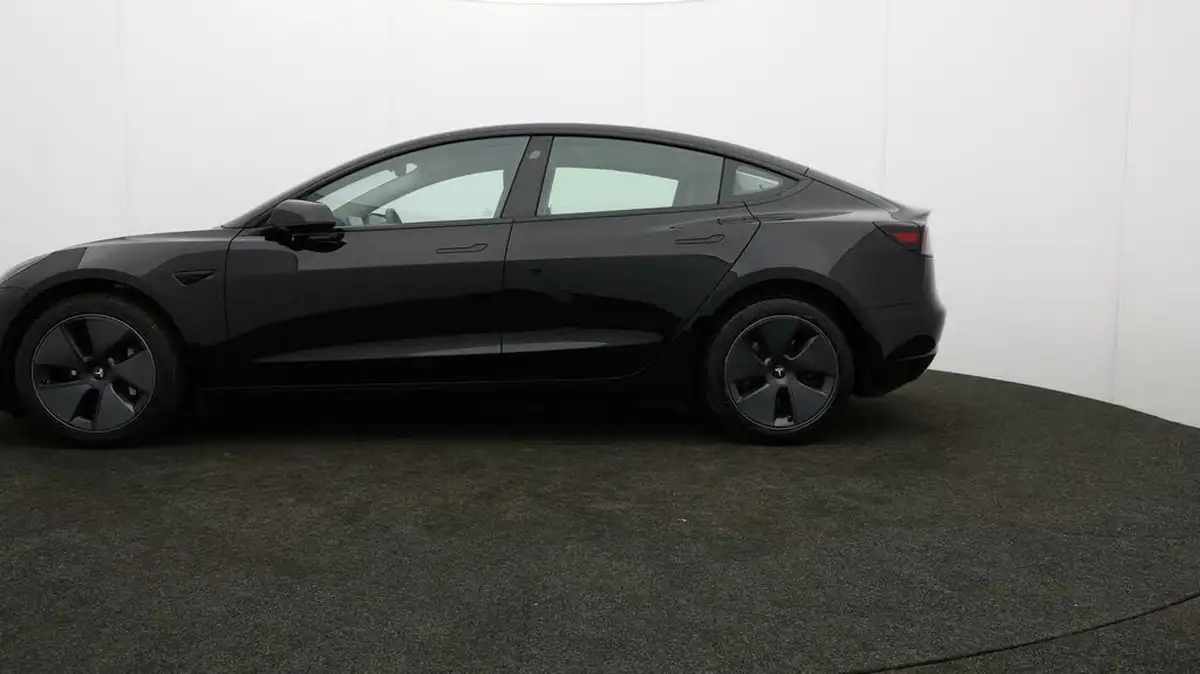 2022-tesla-model-3-e-long-range-big-3