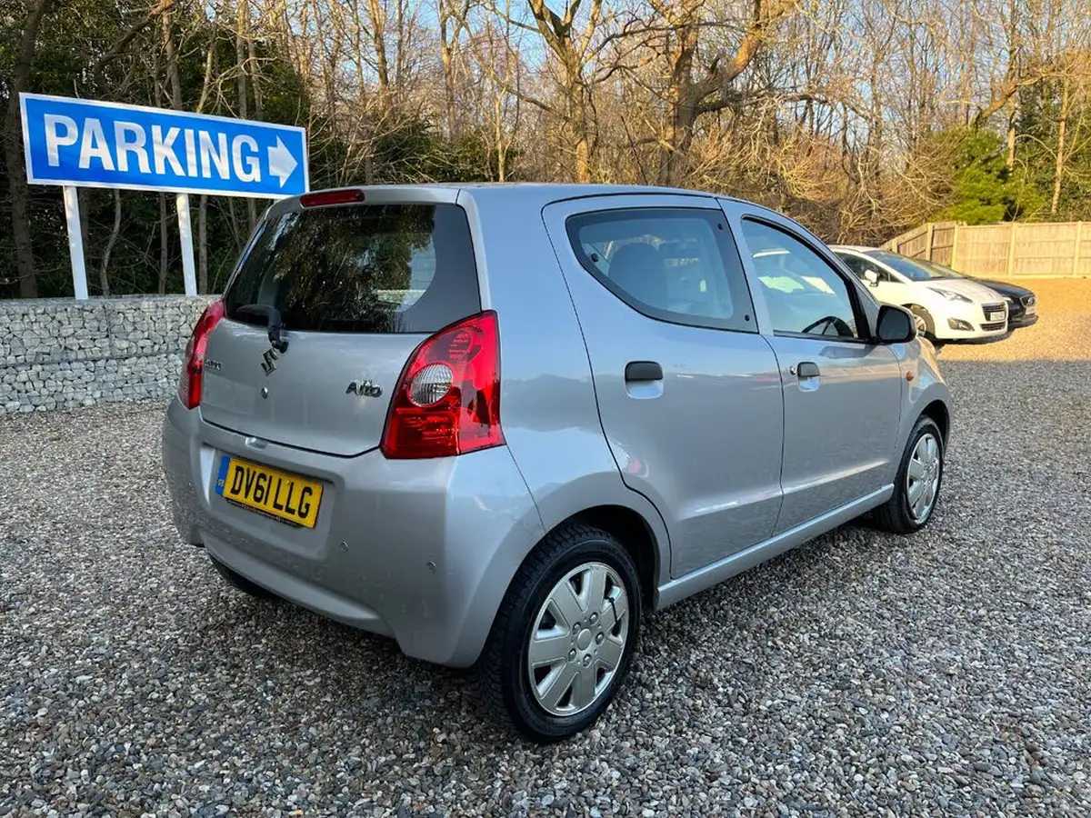 2011-suzuki-alto-10-sz2-big-6