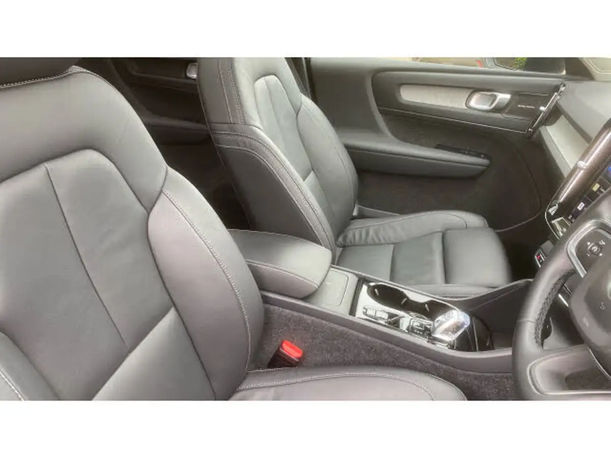 2024-volvo-xc40-20-b4-ultra-bright-big-8