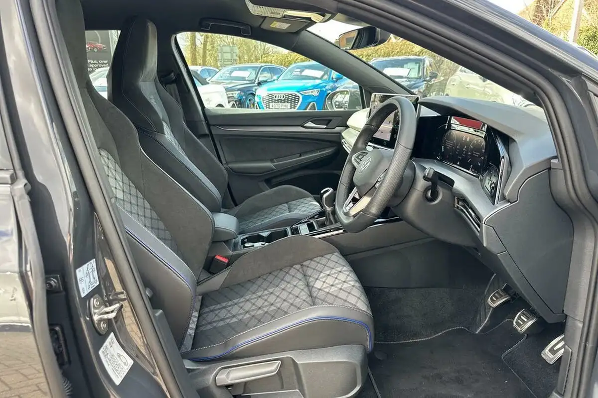 2024-volkswagen-golf-15-tsi-r-line-150ps-hatchback-big-30