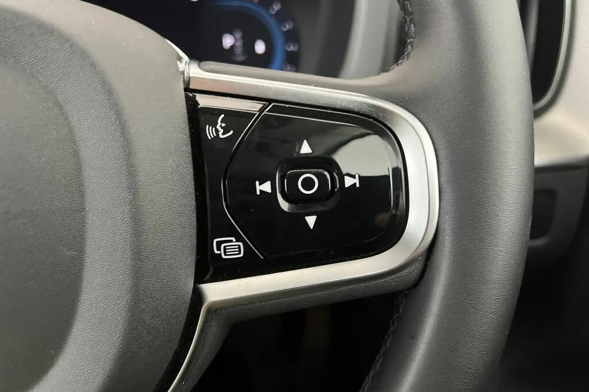 2024-volvo-xc60-20-b5-plus-big-11