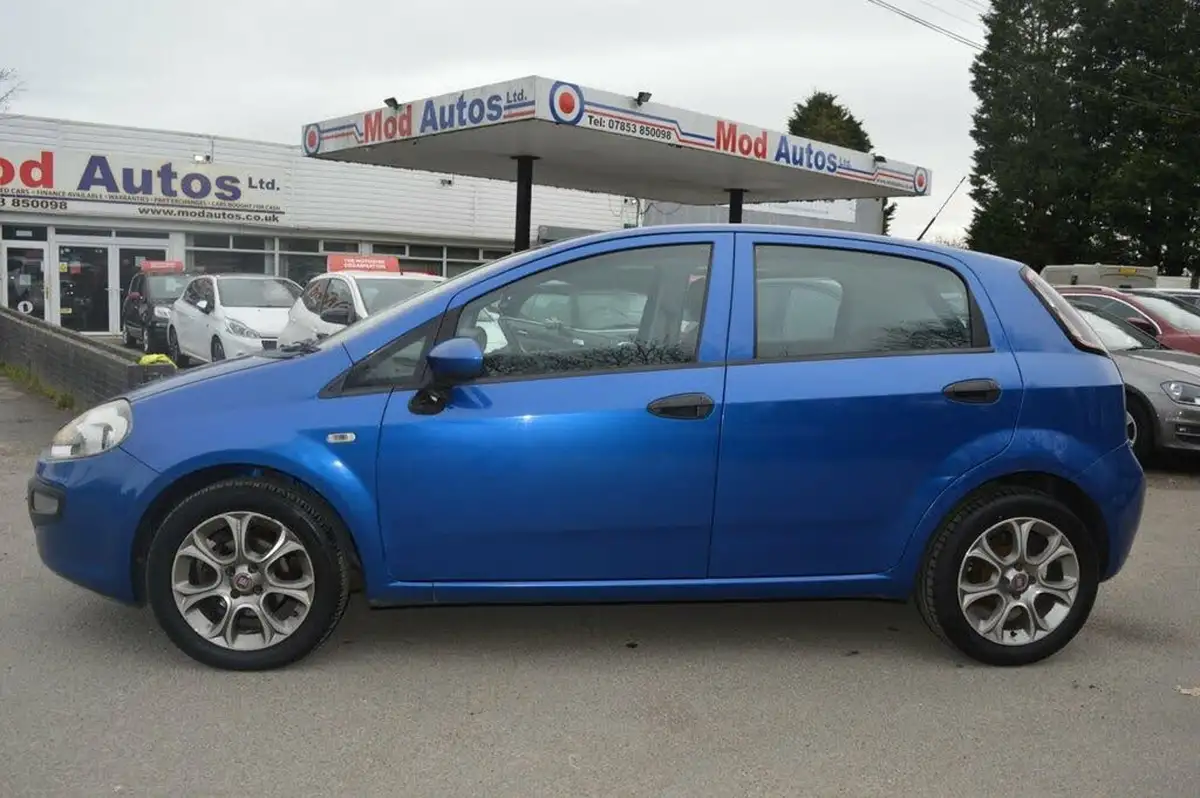 2011-fiat-punto-evo-12-active-5d-big-8