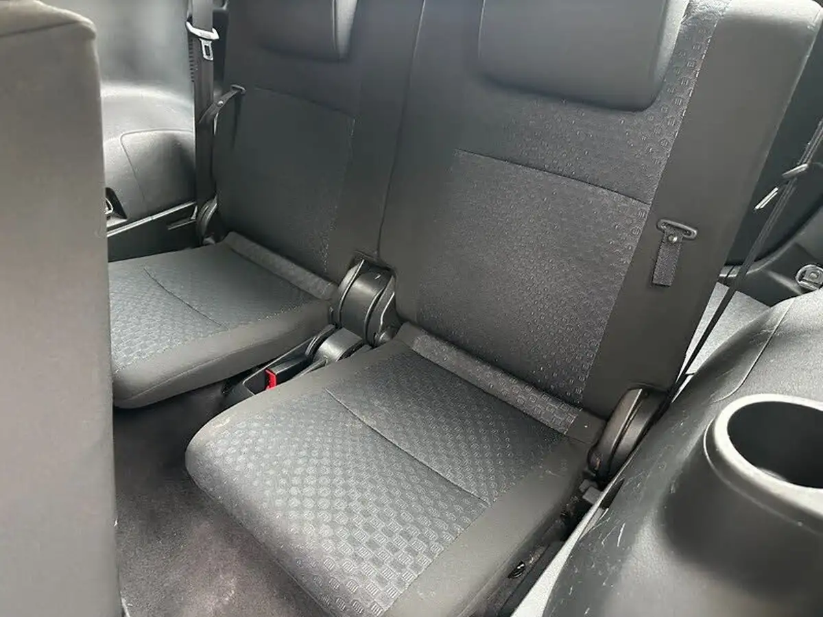 2009-toyota-verso-18-tr-big-16