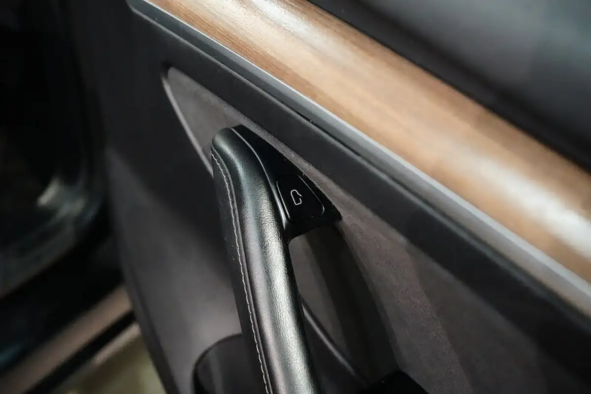 2021-tesla-model-3-e-standard-plus-big-24