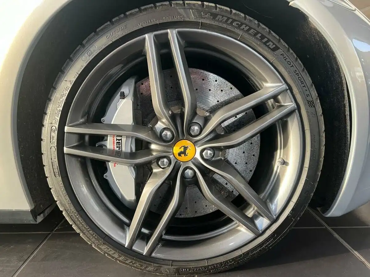 2012-ferrari-ff-63-big-13