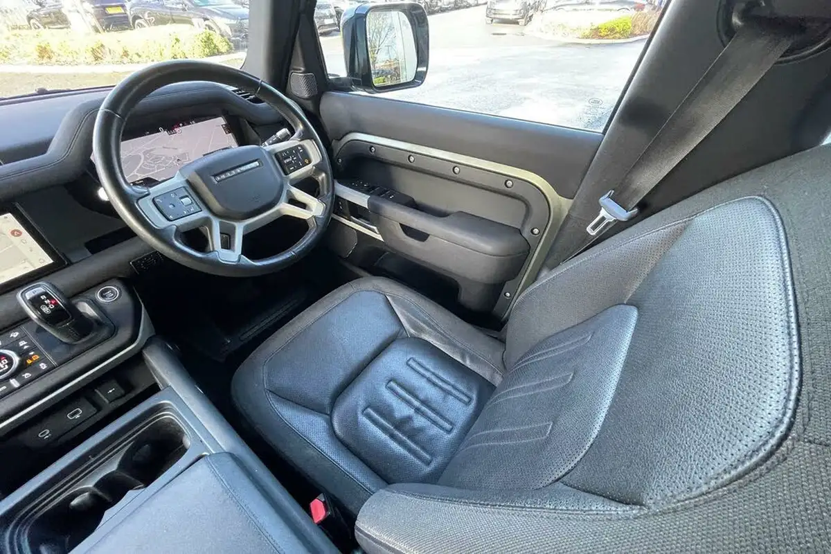 2020-land-rover-110-defender-20-p300-se-110-big-13