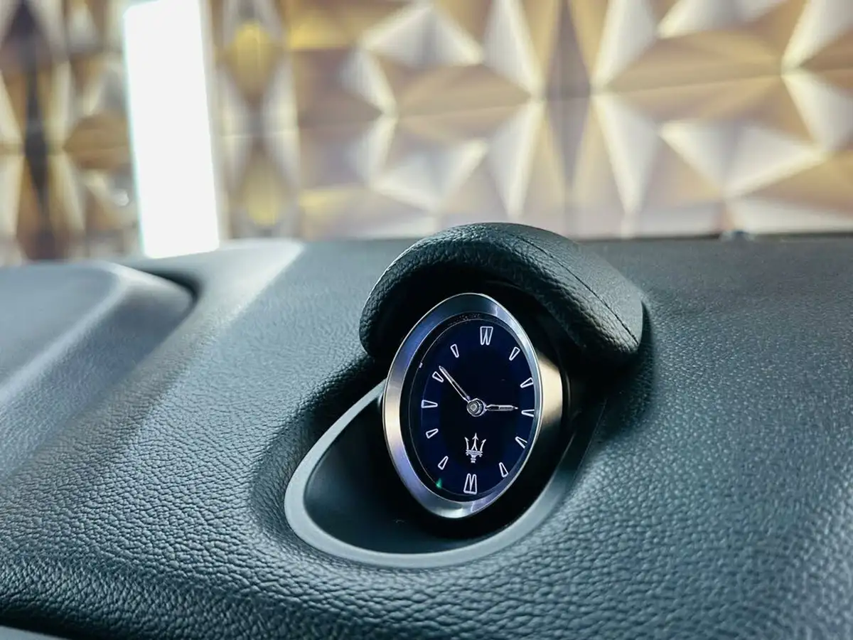 2019-maserati-ghibli-30-big-45