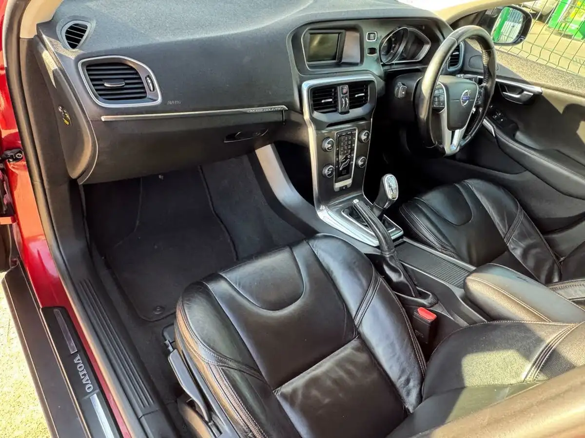 2013-volvo-v40-16td-d2-cross-country-lux-big-29