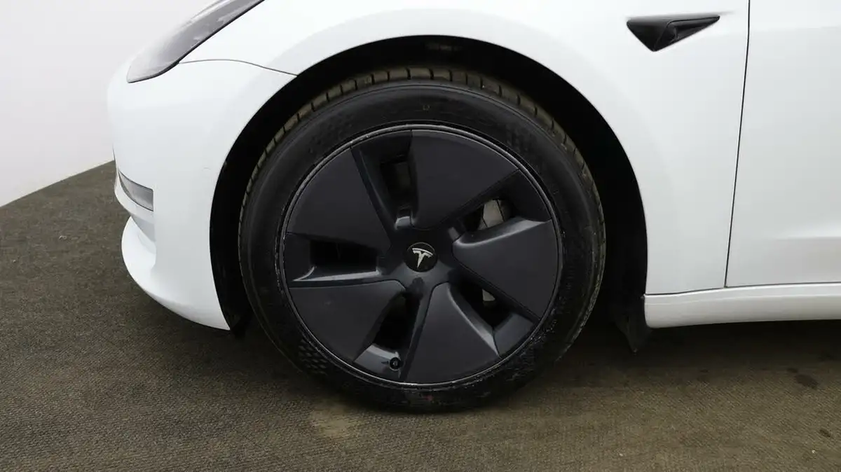 2022-tesla-model-3-e-long-range-big-17