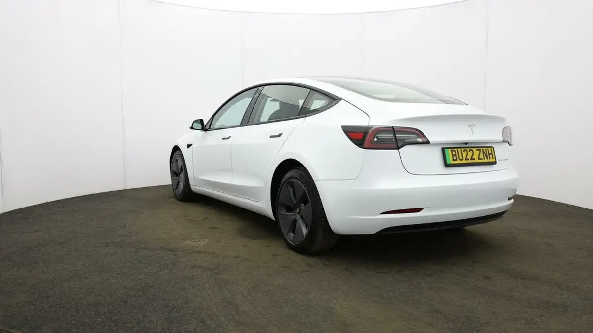 2022-tesla-model-3-e-long-range-big-35