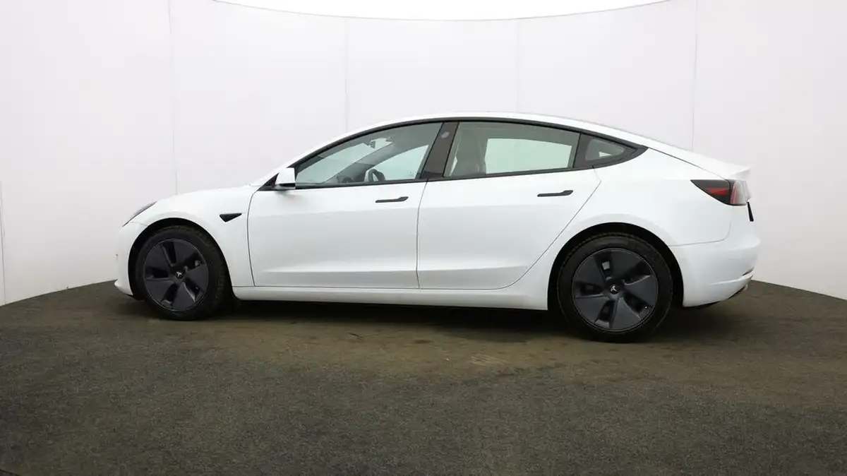 2022-tesla-model-3-e-long-range-big-59