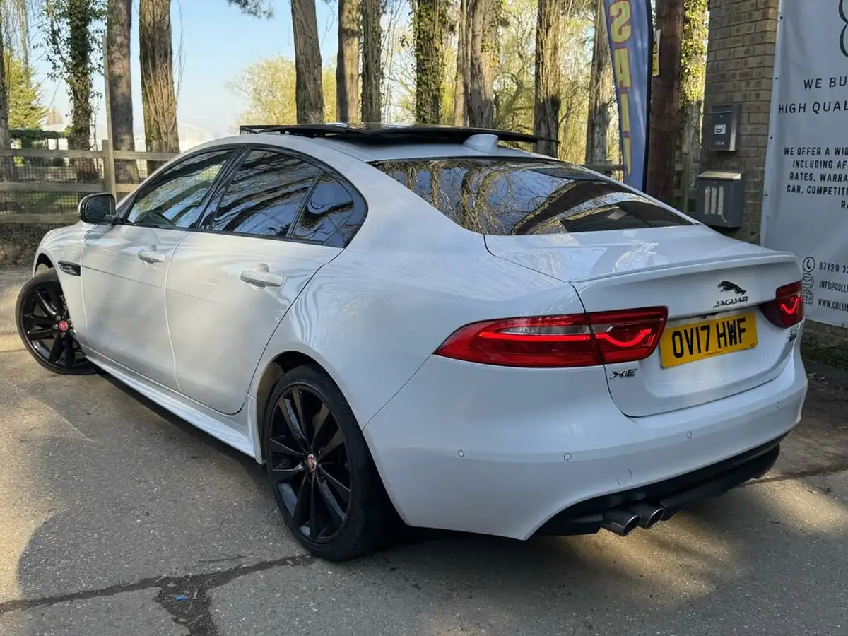 2017-jaguar-xe-20d-r-sport-180ps-awd-1999cc-auto-big-18