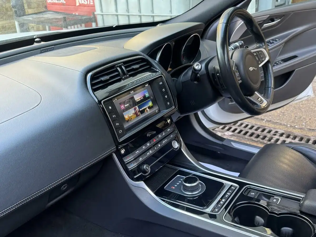 2017-jaguar-xe-20d-r-sport-180ps-awd-1999cc-auto-big-42