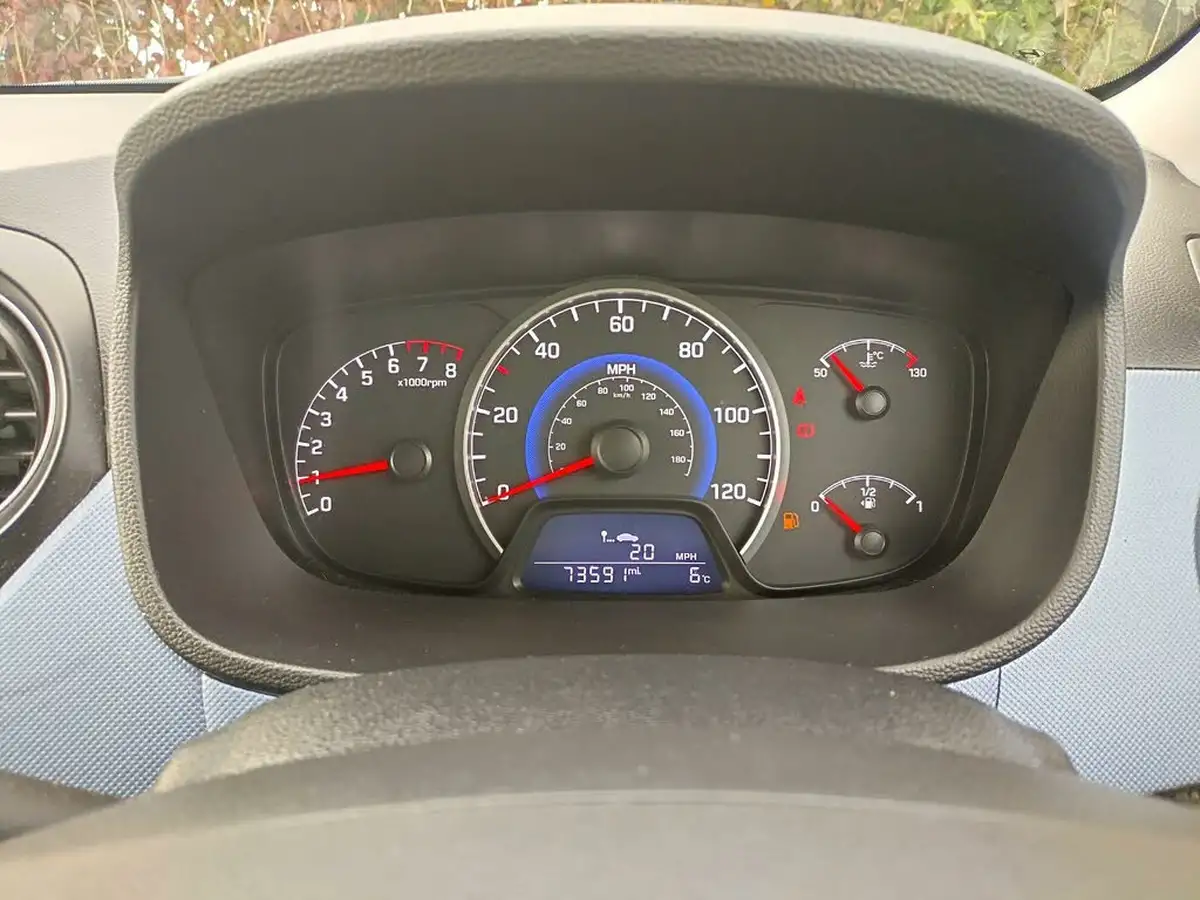2014-hyundai-i10-10-se-big-8