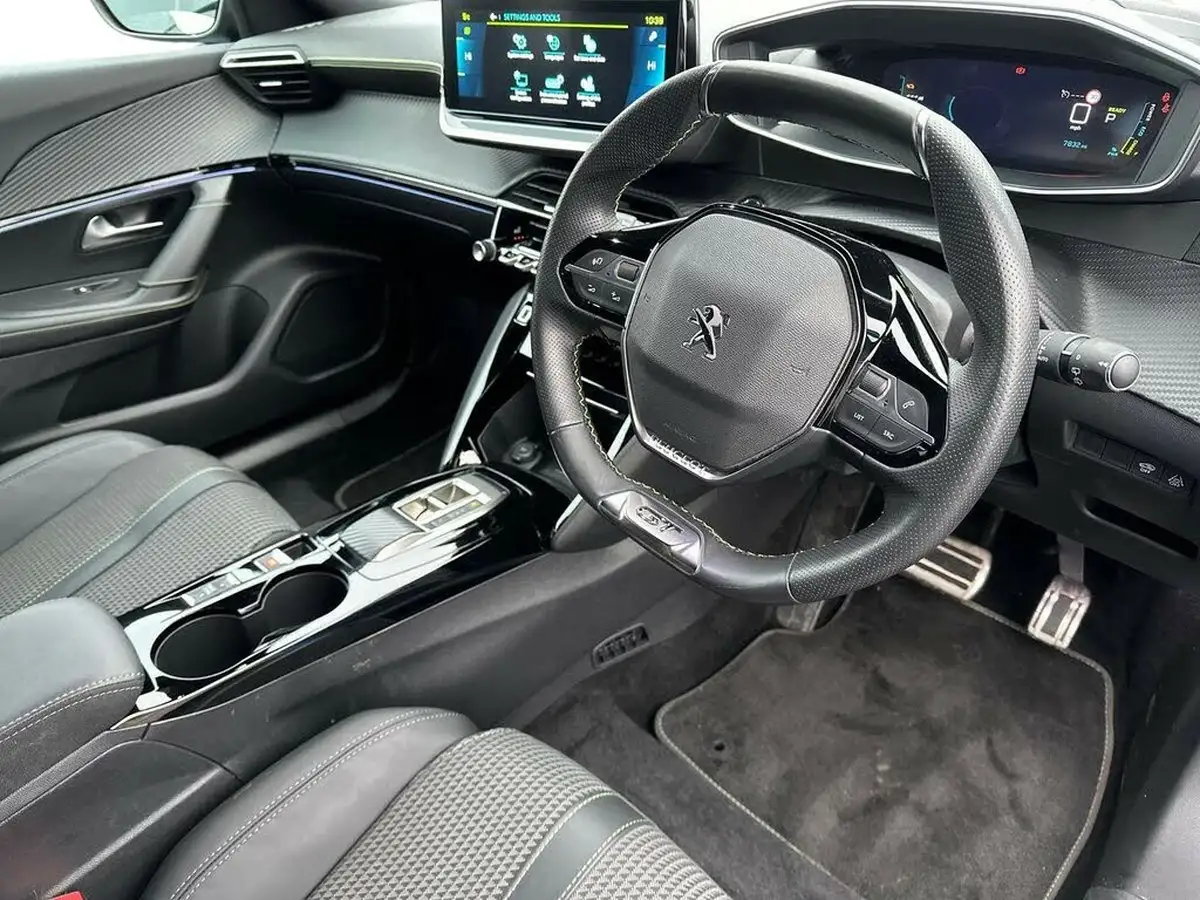 2023-peugeot-2008-suv-e-gt-136bhp-50kwh-station-wagon-big-9
