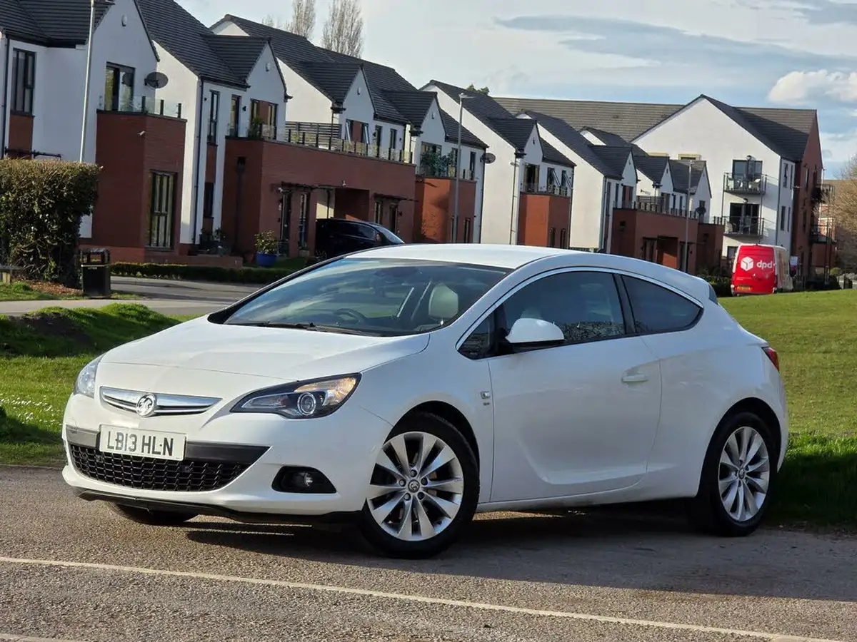 2013-vauxhall-astra-gtc-16-sri-180ps-big-2