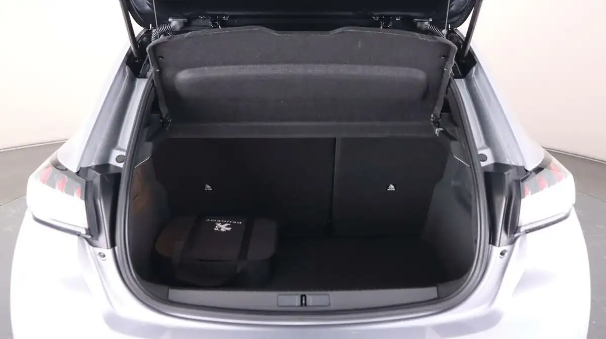 2021-peugeot-208-e-gt-premium-big-17