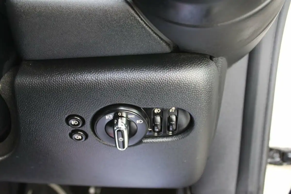 2016-mini-cooper-15-cooper-ss-hatchback-3d-big-37