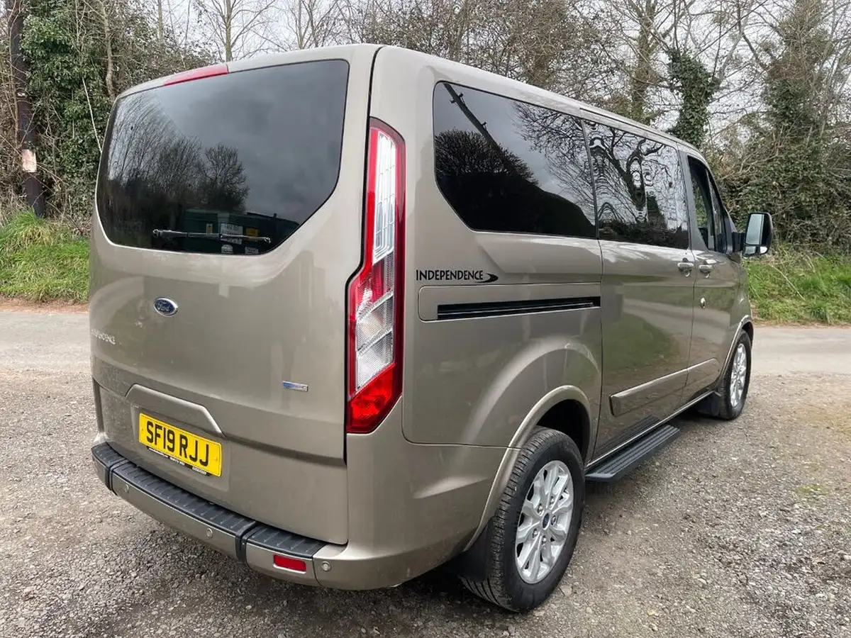 2019-ford-tourneo-custom-20tdci-310-l1-titanium-130ps-big-11