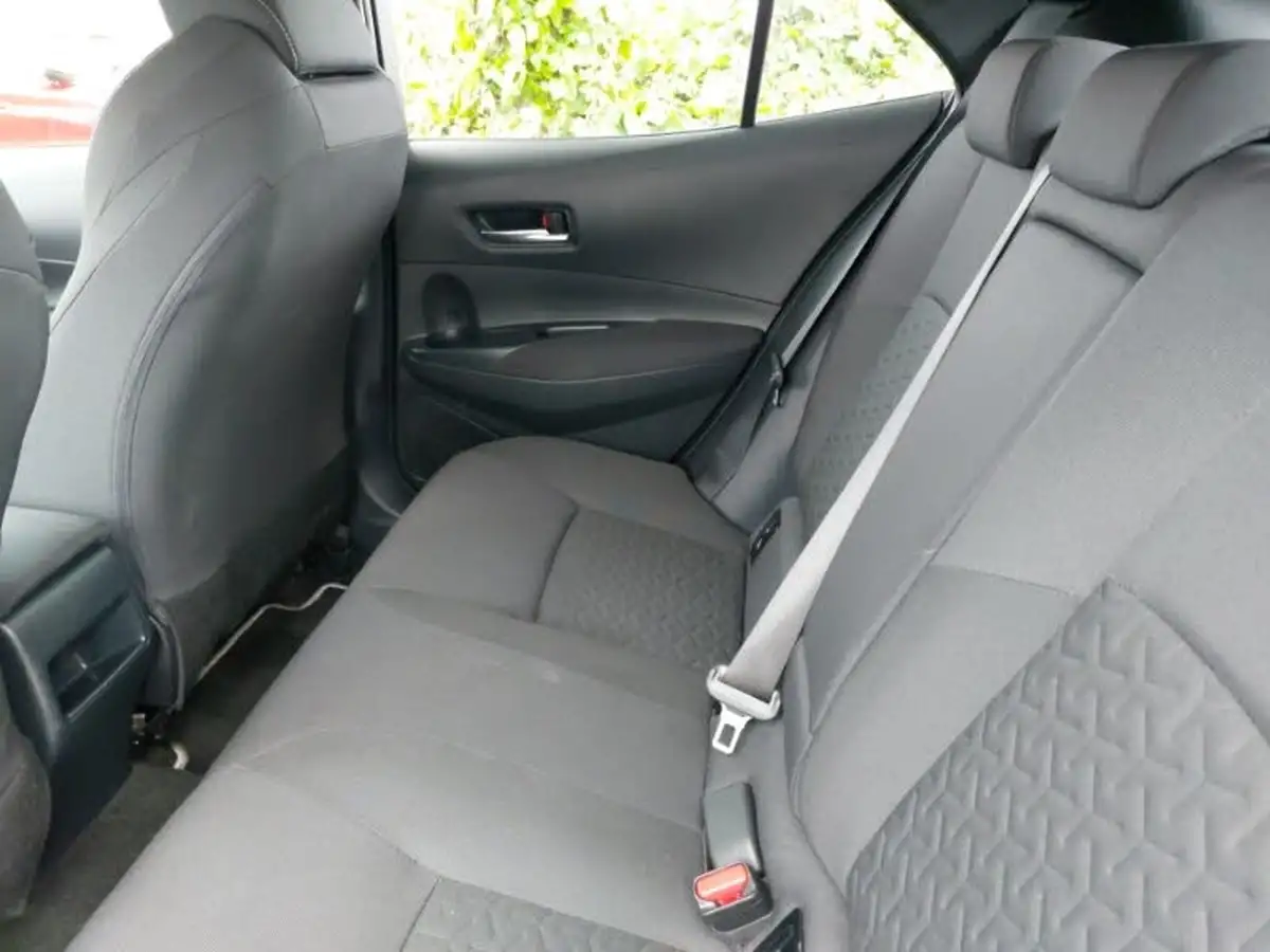 2022-toyota-corolla-20-vvt-i-icon-193bhp-hatchback-big-5