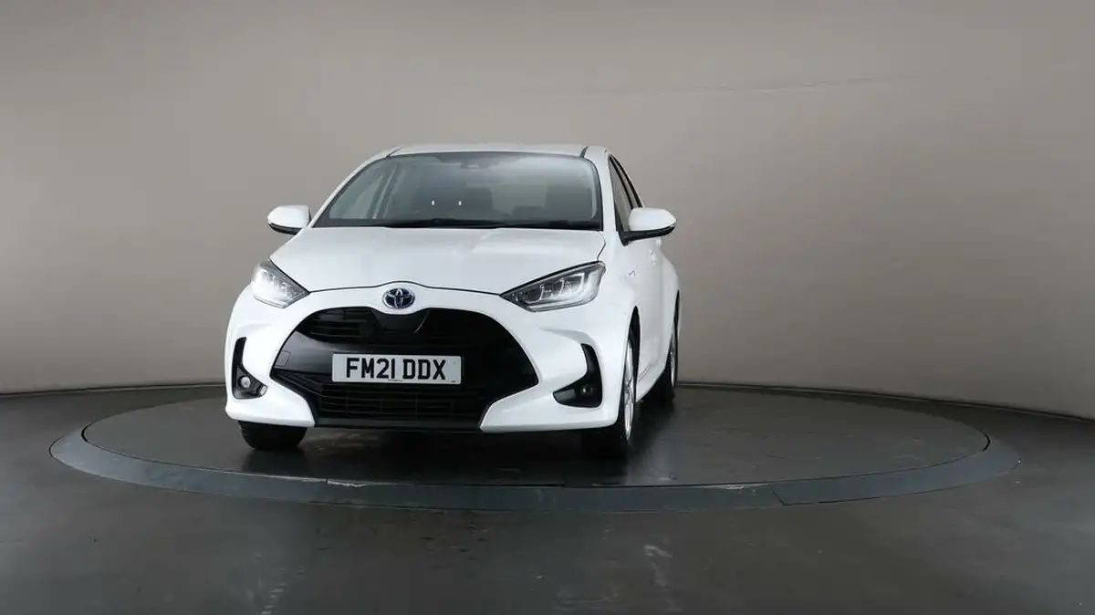 2021-toyota-yaris-15-vvt-i-design-big-44
