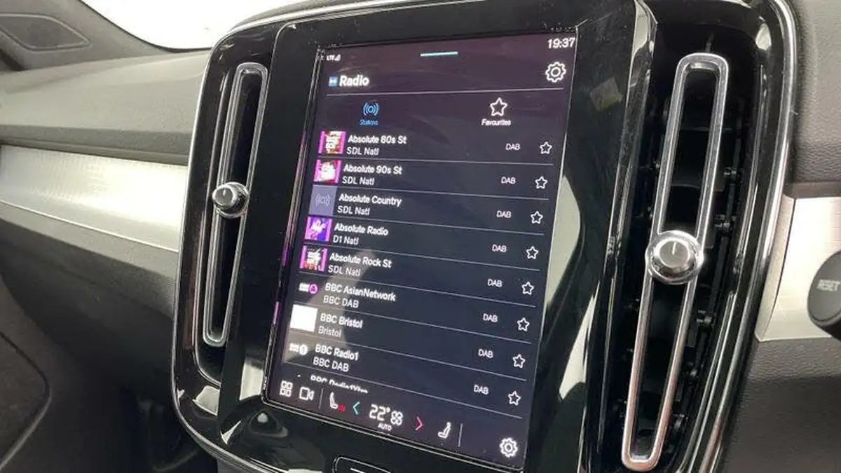 2024-volvo-xc40-20-b3-core-big-11