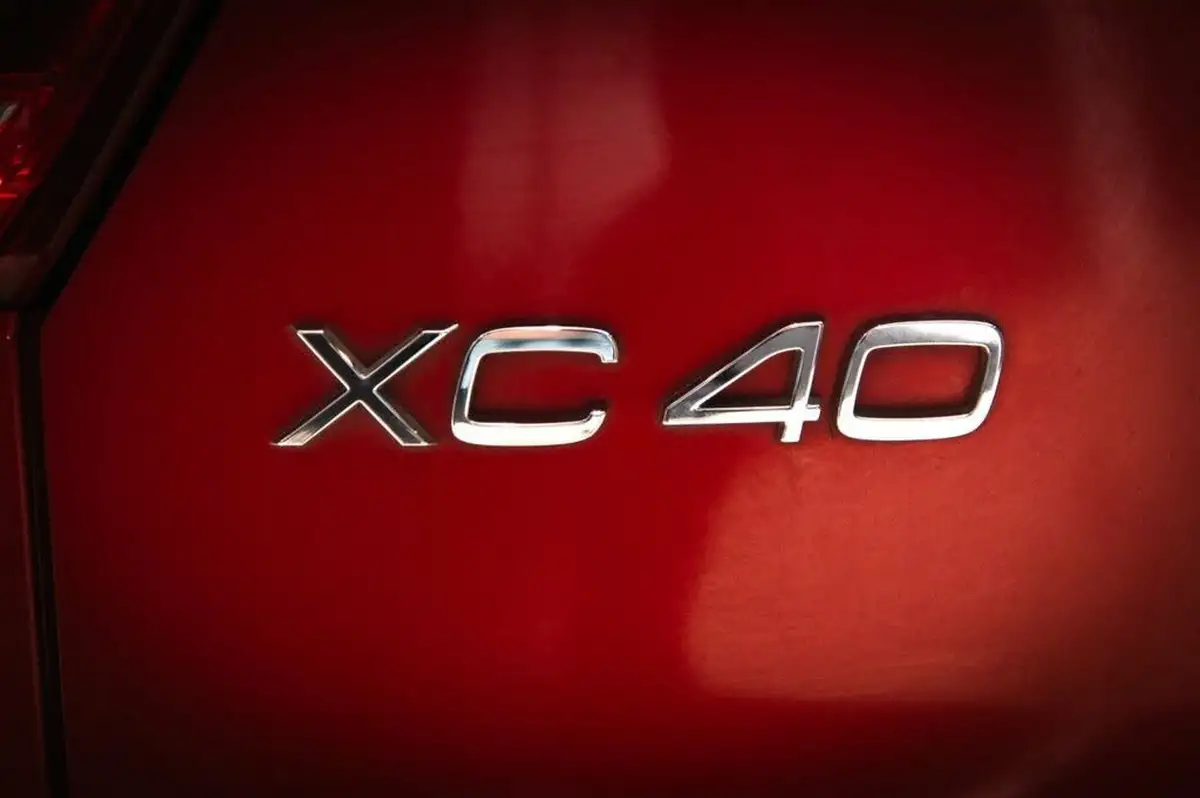 2018-volvo-xc40-20td-d4-first-edition-big-40
