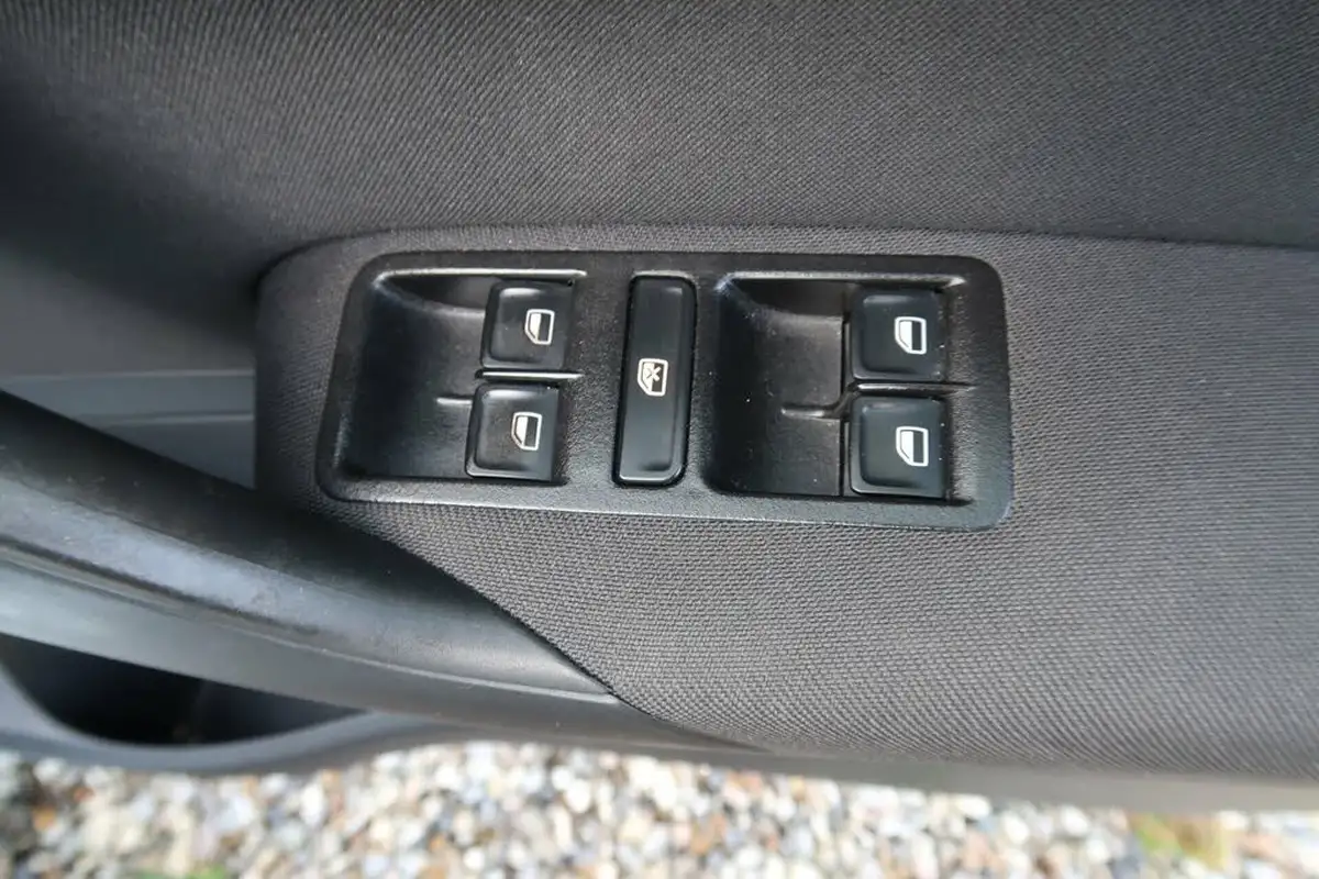 2014-volkswagen-polo-12-tsi-sel-5d-dsg-big-29
