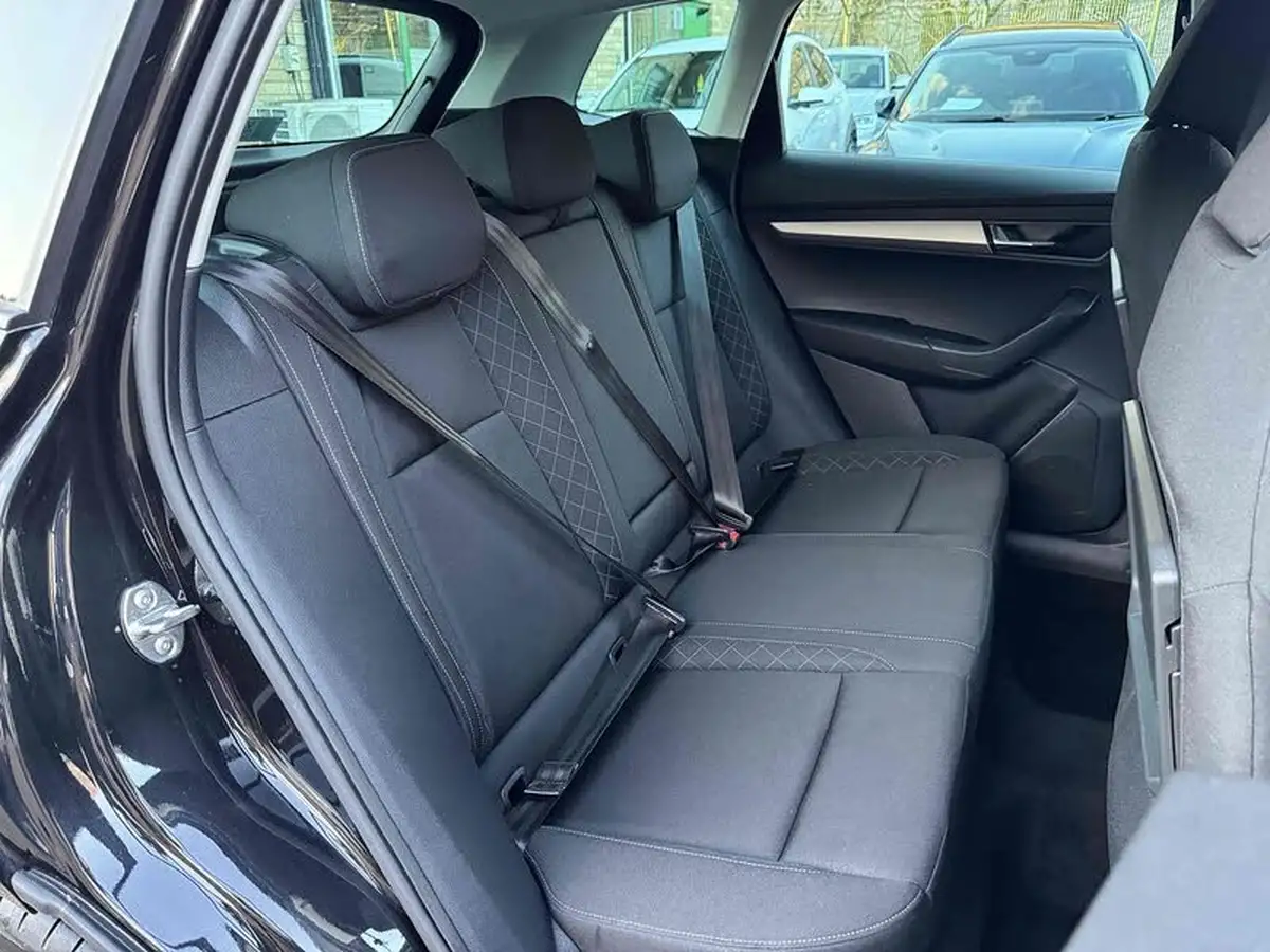 2022-skoda-karoq-15-tsi-se-technology-big-12