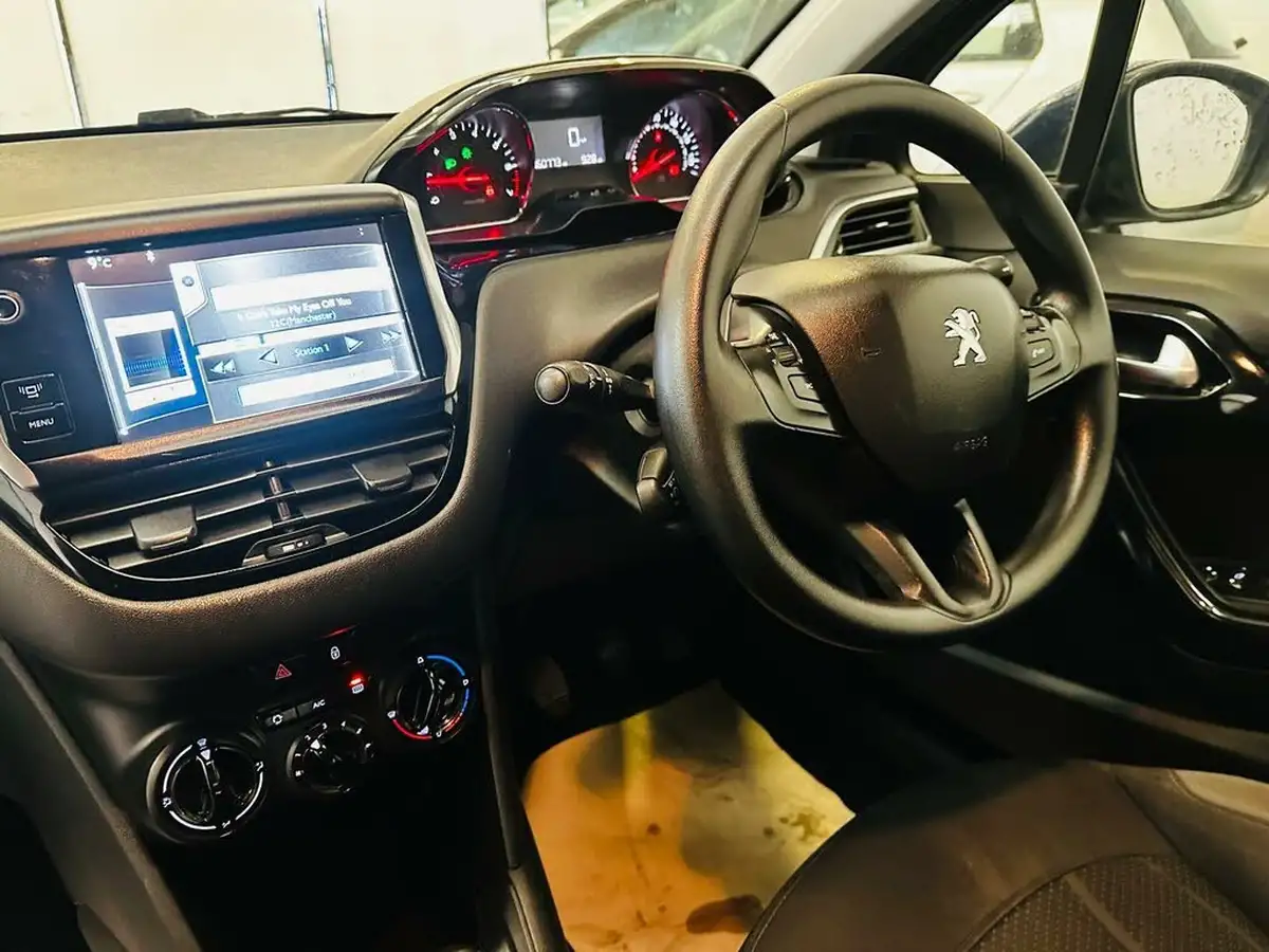 2013-peugeot-208-12-active-3d-big-28