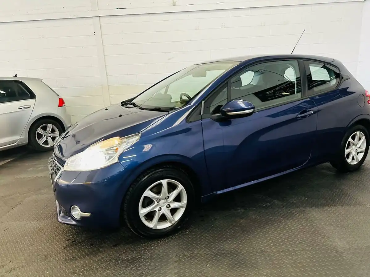 2013-peugeot-208-12-active-3d-big-4