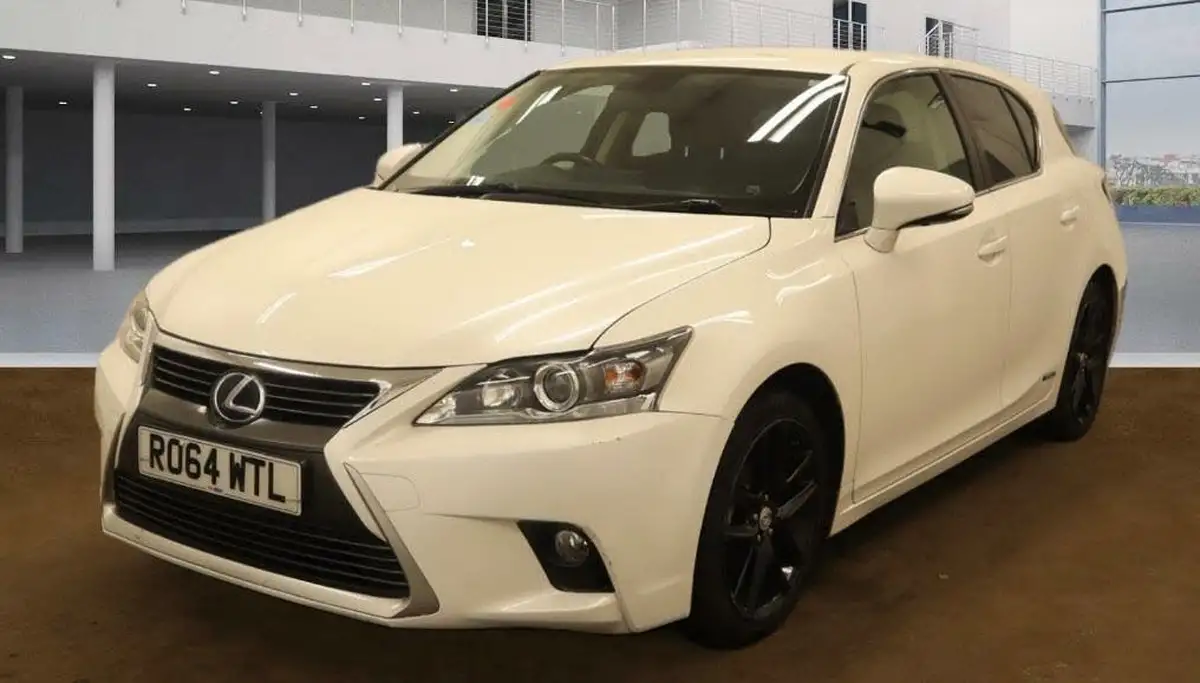 2014-lexus-ct-200h-18-advance-big-0