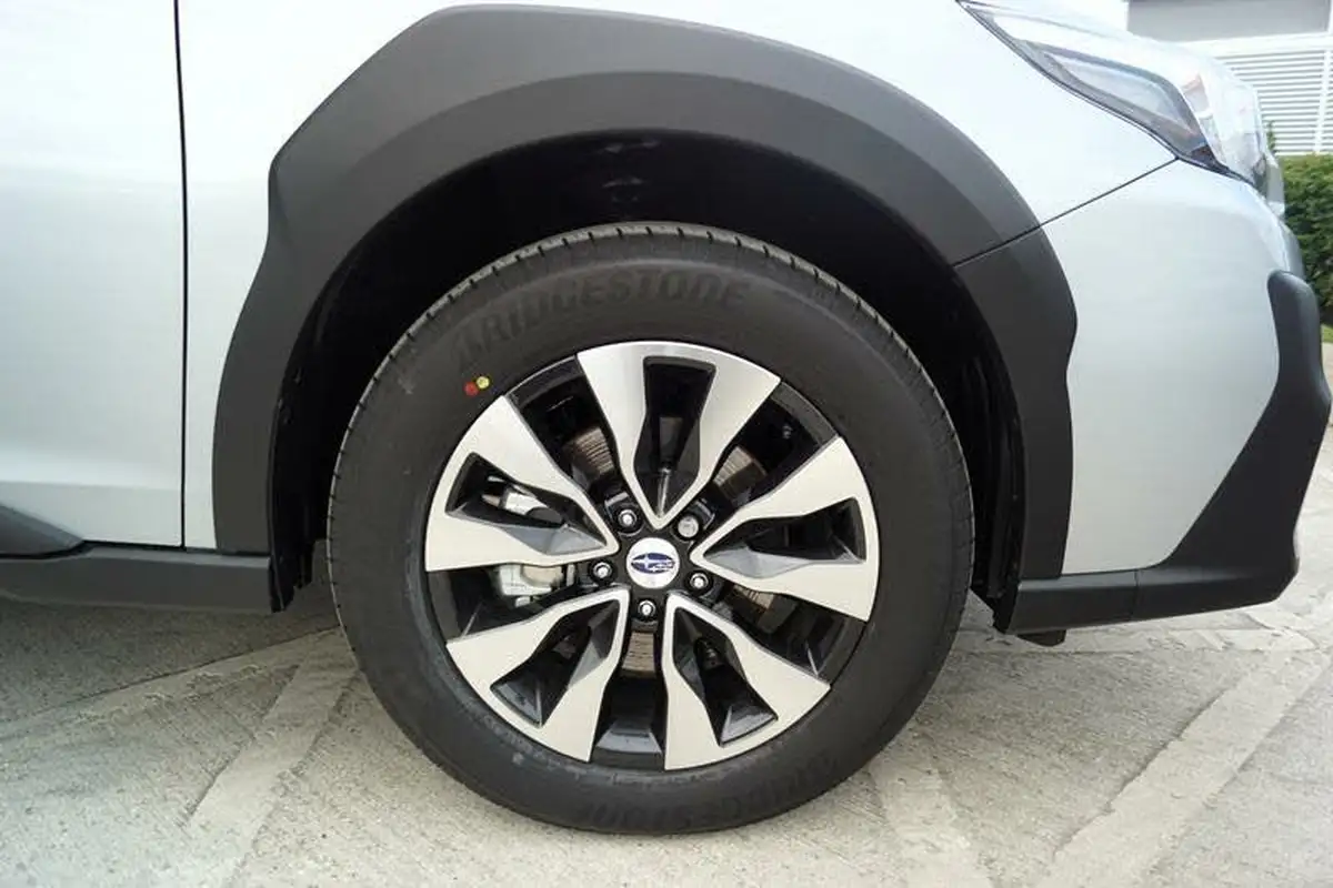 2025-subaru-outback-25i-touring-big-9