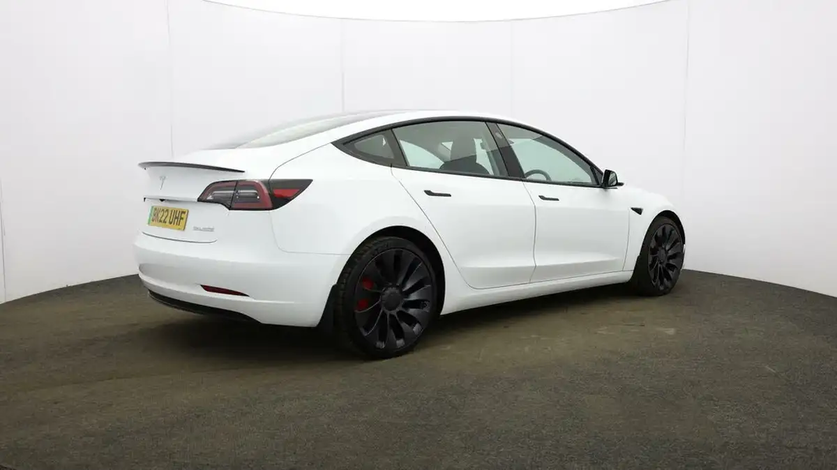 2022-tesla-model-3-e-performance-big-51