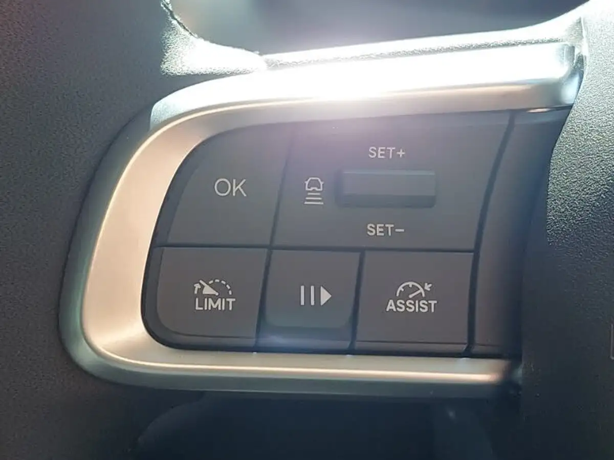 2025-jeep-avenger-12-gse-summit-big-17