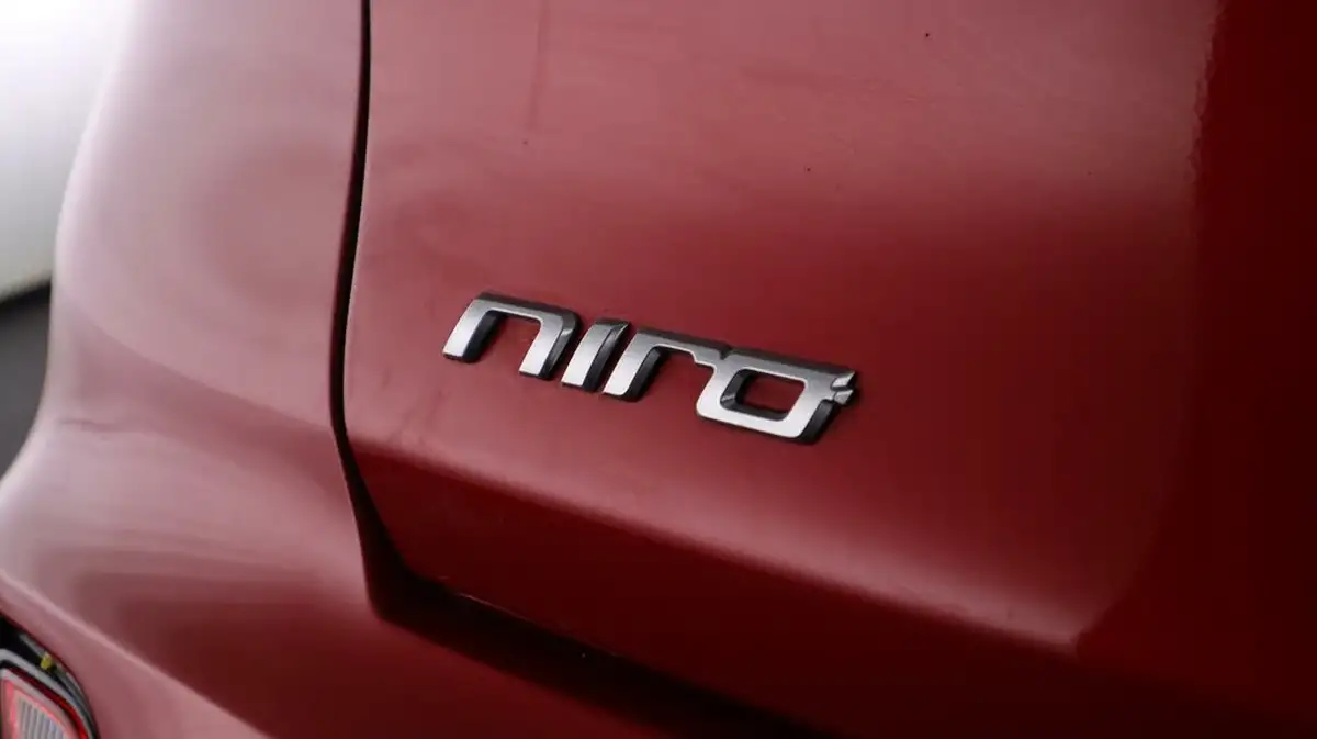 2021-kia-niro-16-gdi-phev-3-42in-cluster-big-21