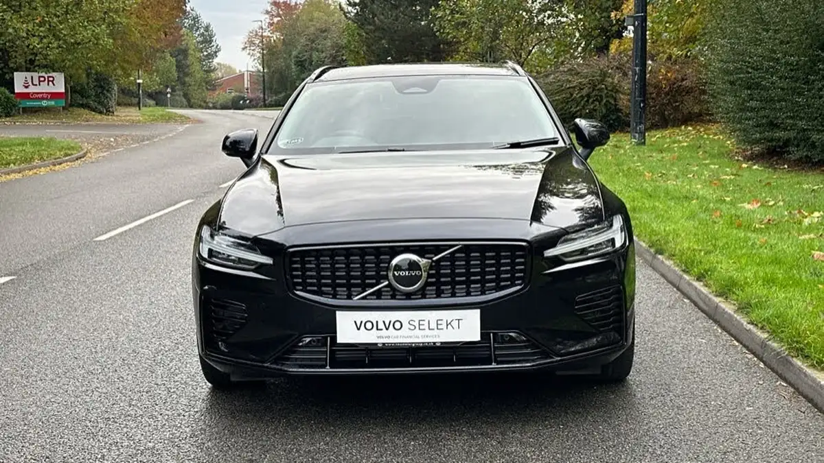 2024-volvo-v60-20-t6-plus-dark-station-wagon-big-11