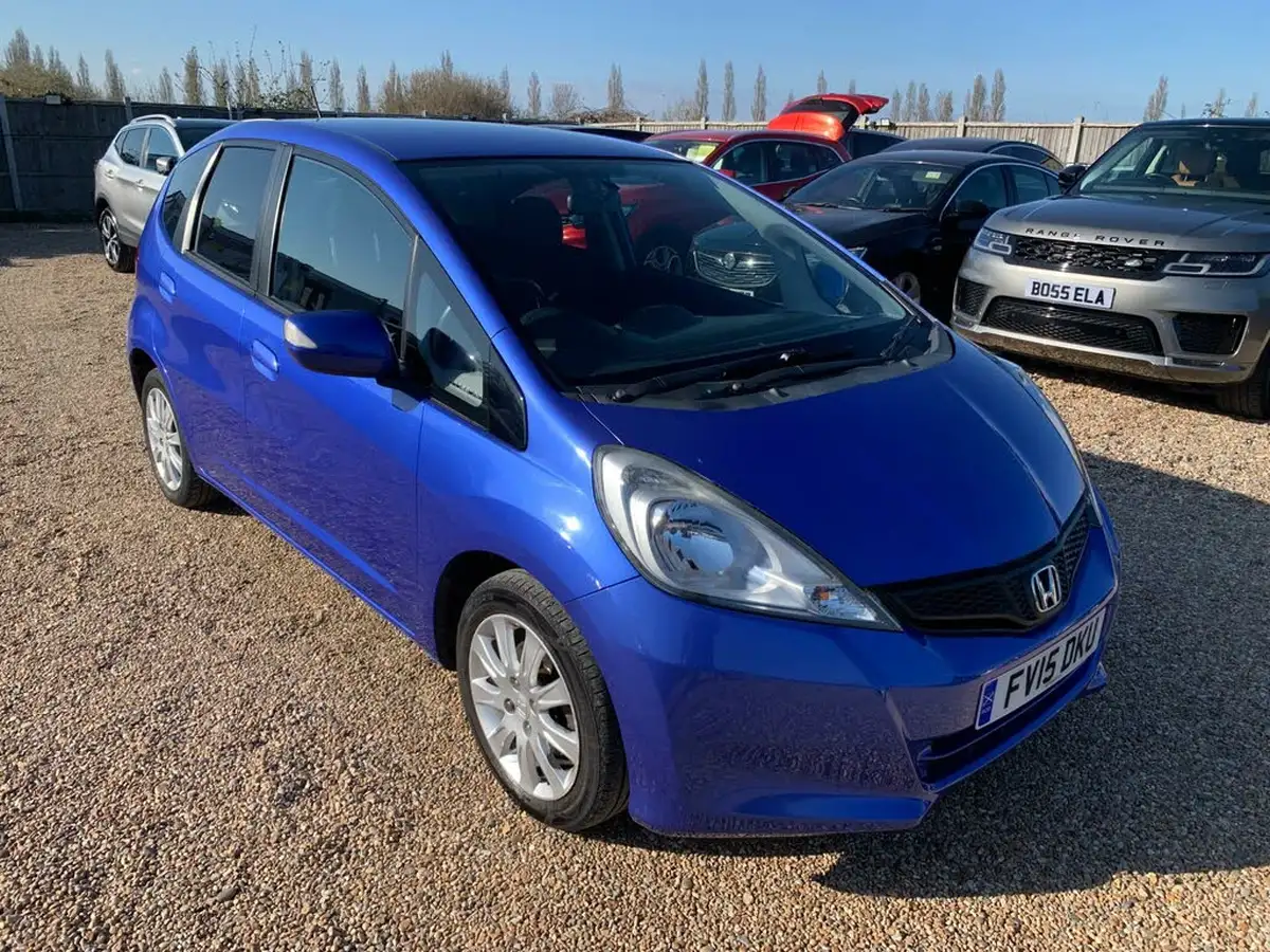 2015-honda-jazz-14-es-plus-cvt-big-0