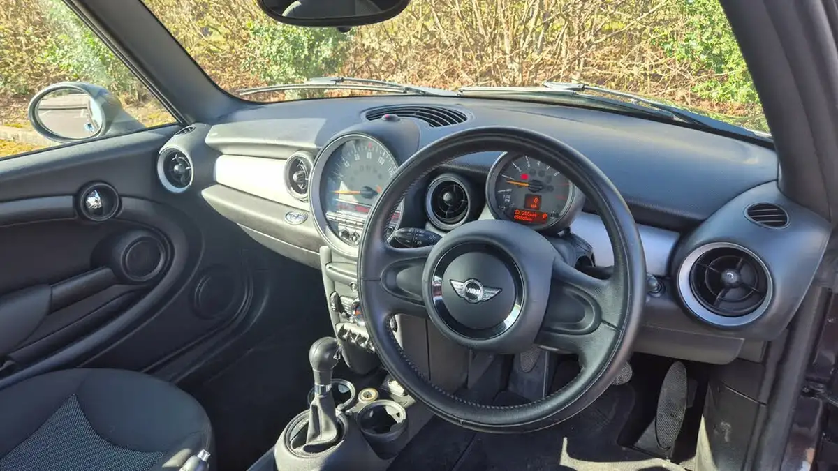 2015-mini-cooper-16-cooper-chili-auto-big-15