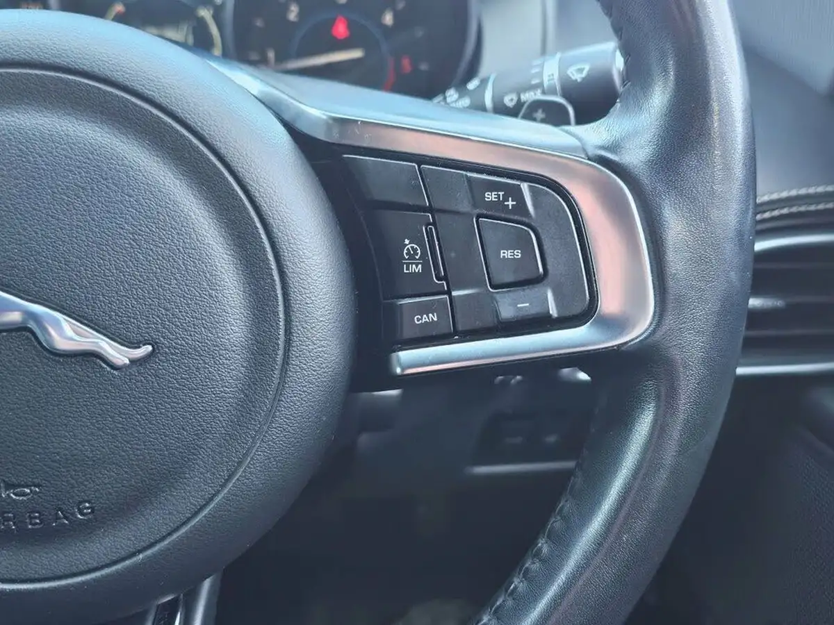 2017-jaguar-xe-20d-r-sport-180ps-1999cc-auto-big-22