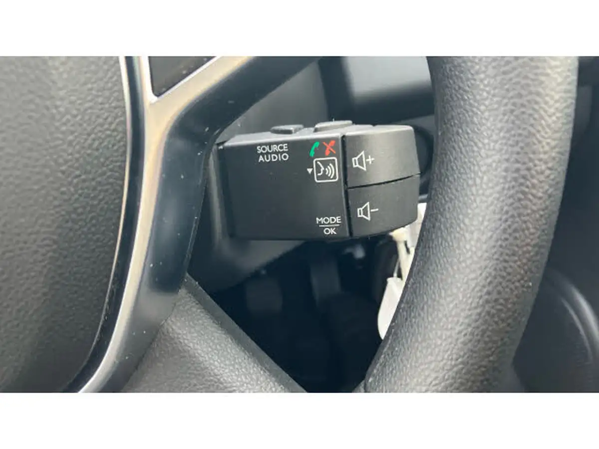 2020-dacia-sandero-10-sce-essential-big-43