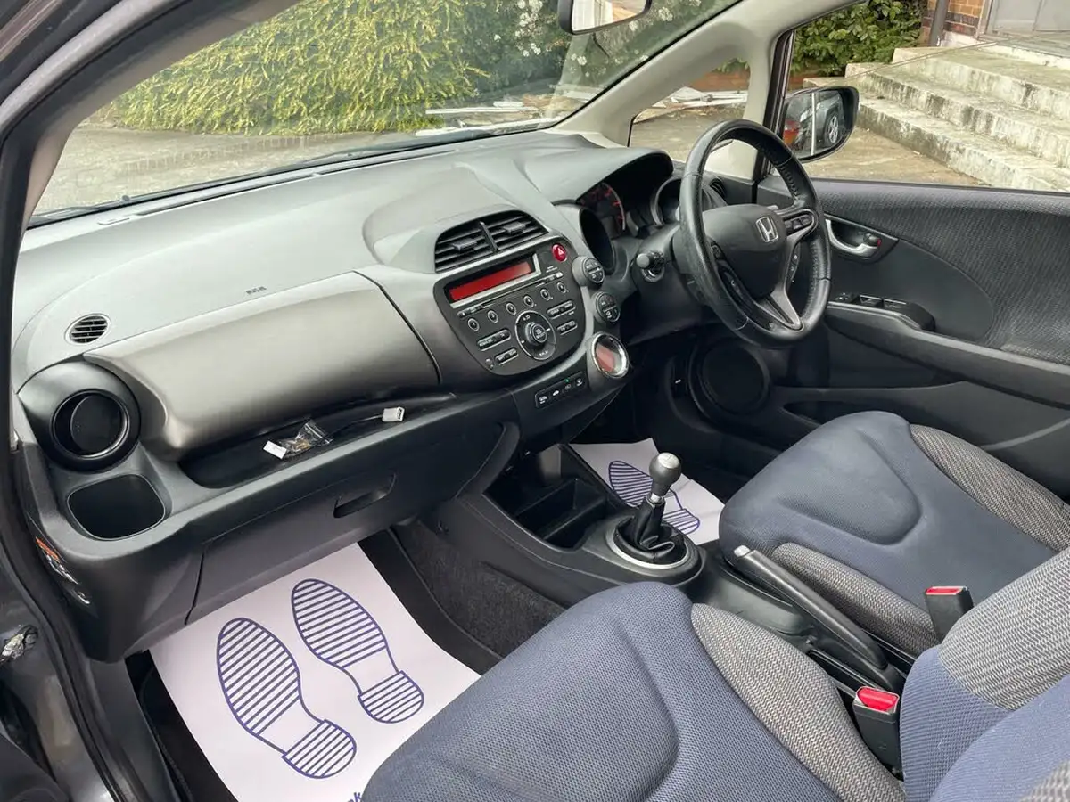 2012-honda-jazz-14-ex-big-9