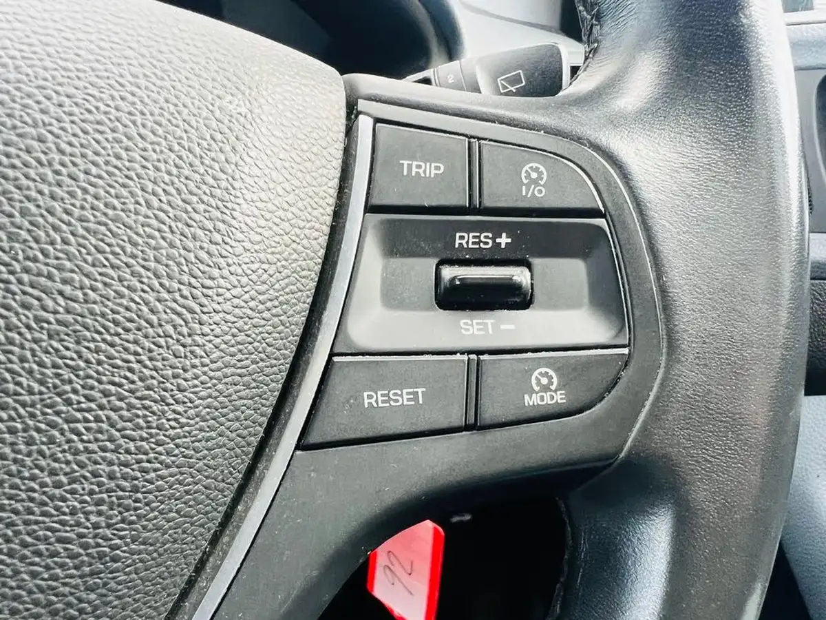 2015-hyundai-i20-14-se-big-16